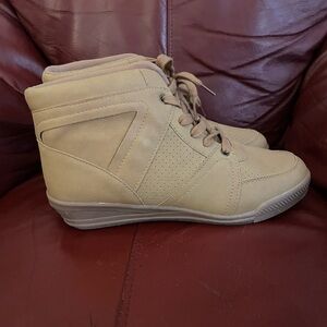 Confirm View Sport Sneaker Honey 9W